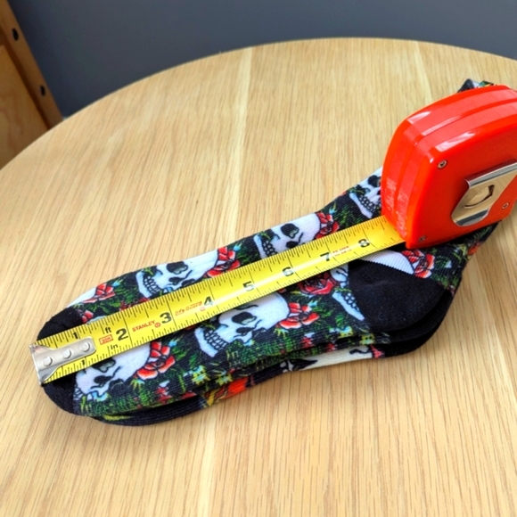 NWT Ed Hardy Cushioned Crew Socks - 2 Pair/Pack - 2 different Skull Prints/Pack - Picture 5 of 7